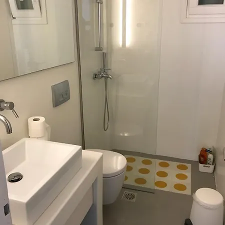 Modern And Cosy Unique View Tourlos